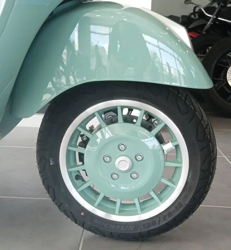 Vespa GTS 310 80th (2026) (5)