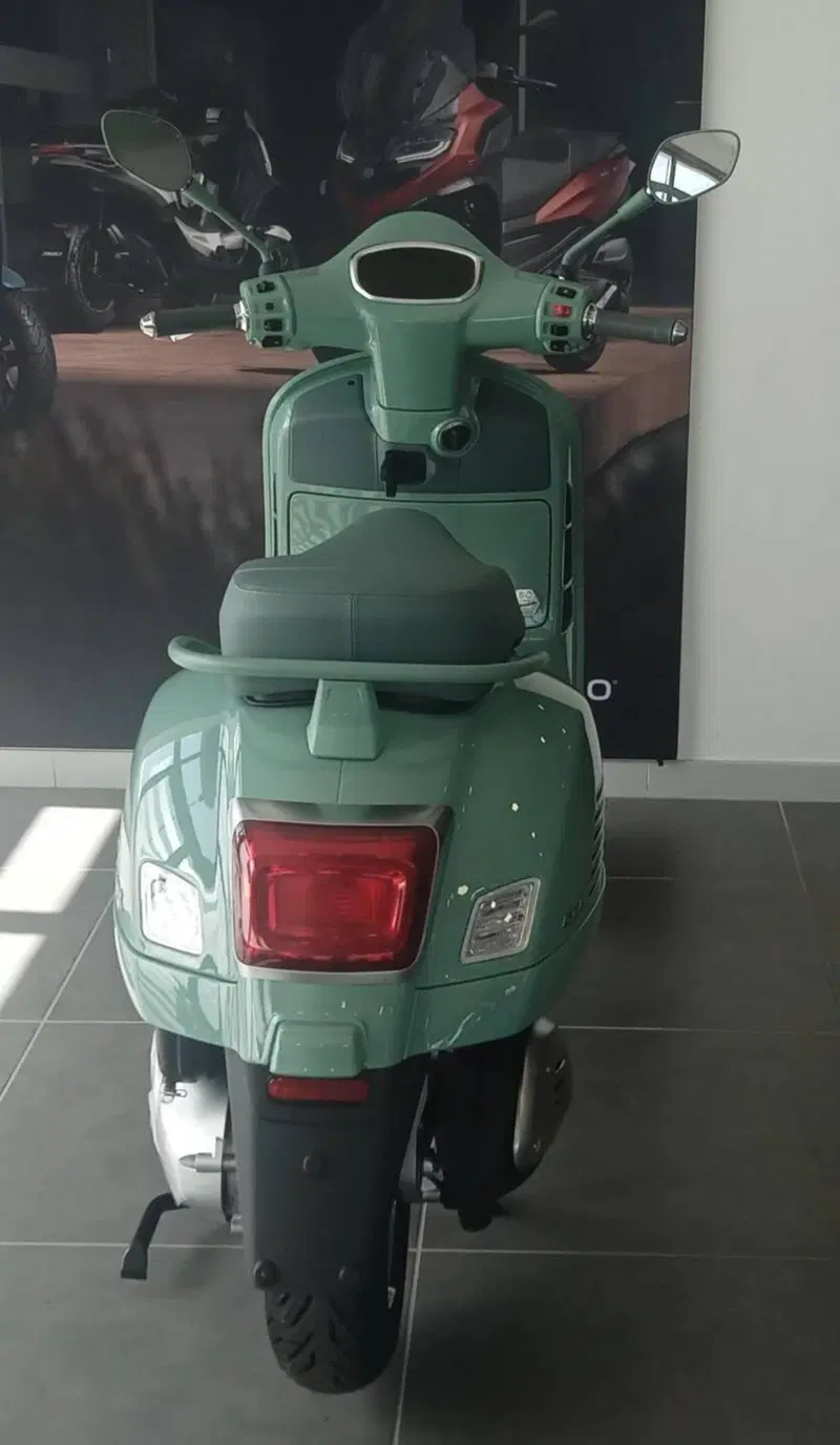 Vespa GTS 310 80th (2026) (10)