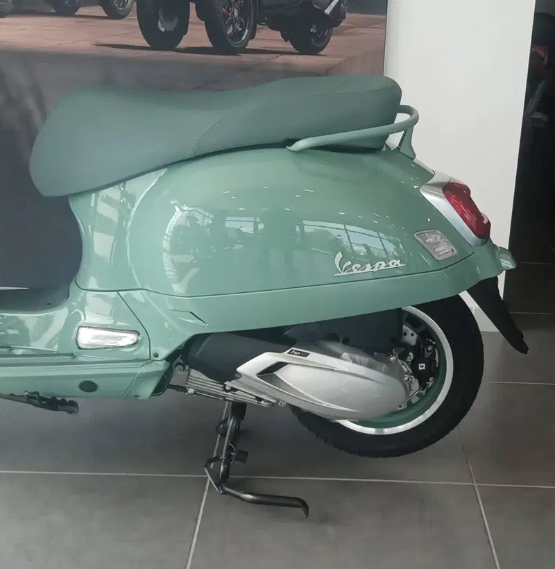 Vespa GTS 310 80th (2026) (14)