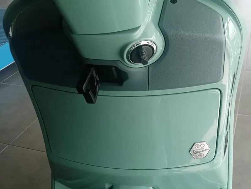 Vespa GTS 310 80th (2026) (16)