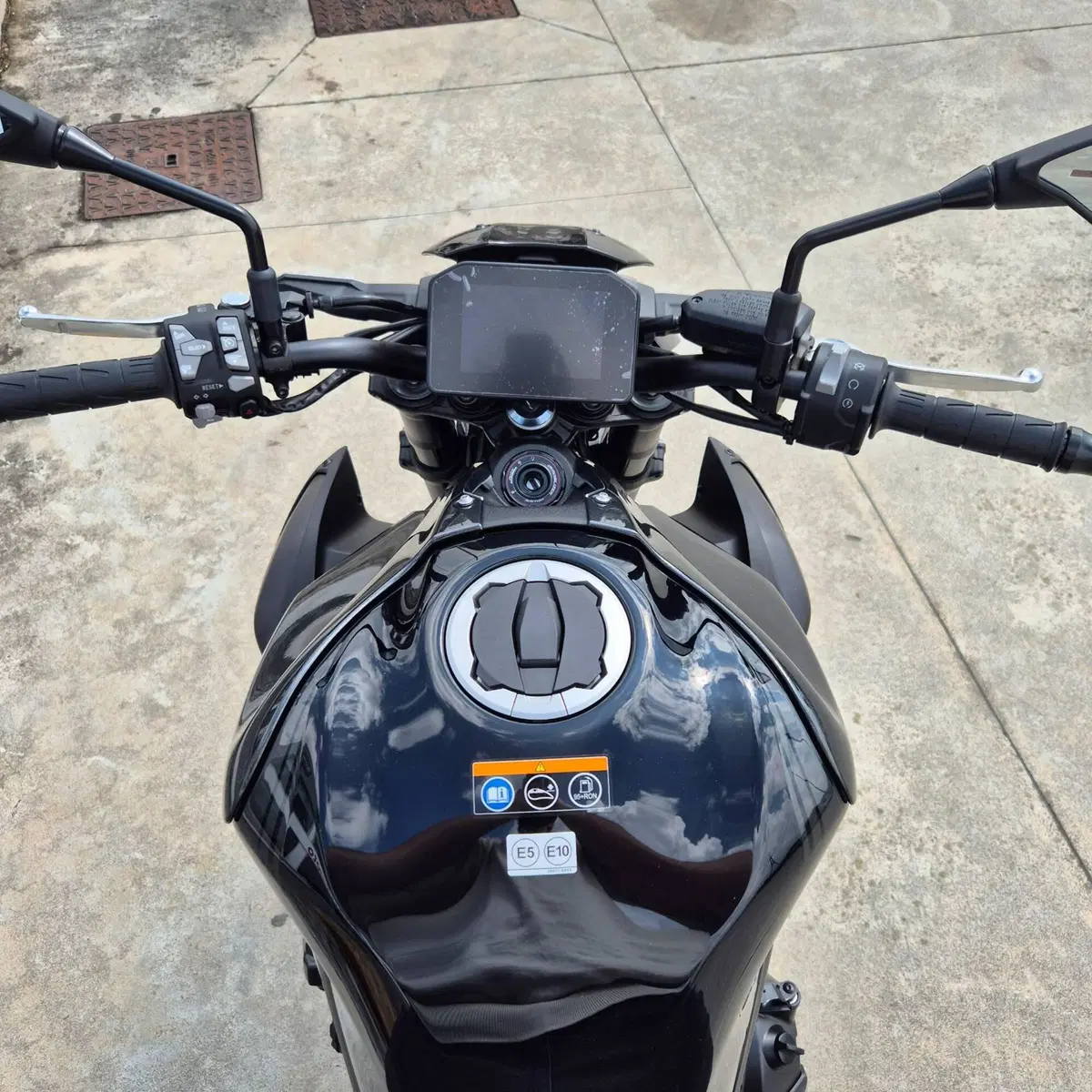 Kawasaki Z 900 (2025 - 26) (6)