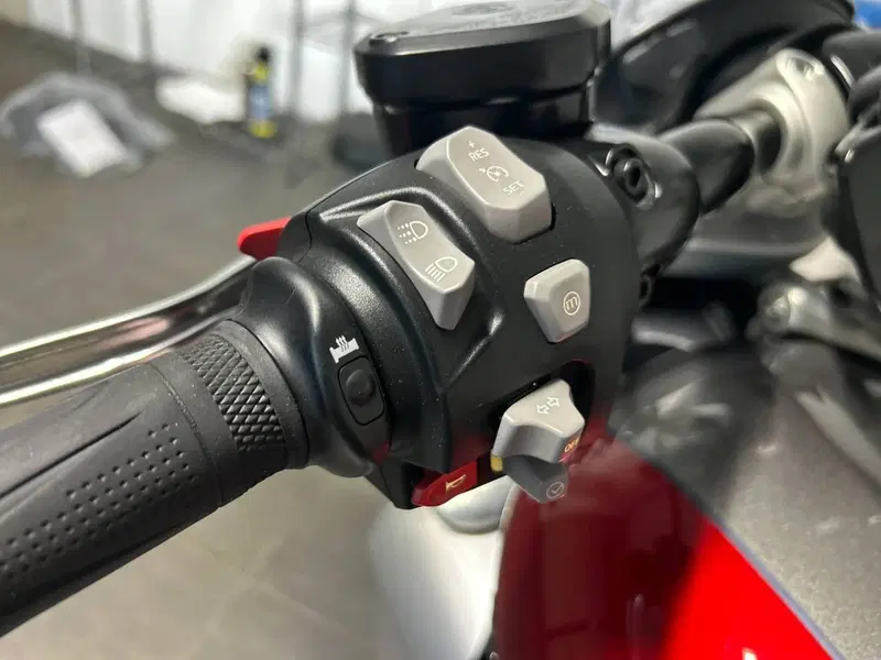 Triumph Rocket 3 R (2021 - 24) (6)