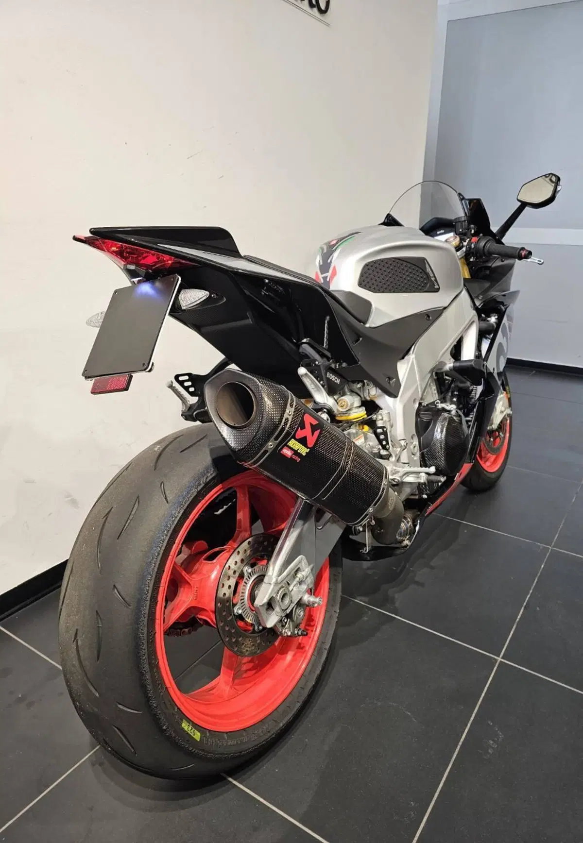 Aprilia RSV4 RR (2019 - 20) (4)