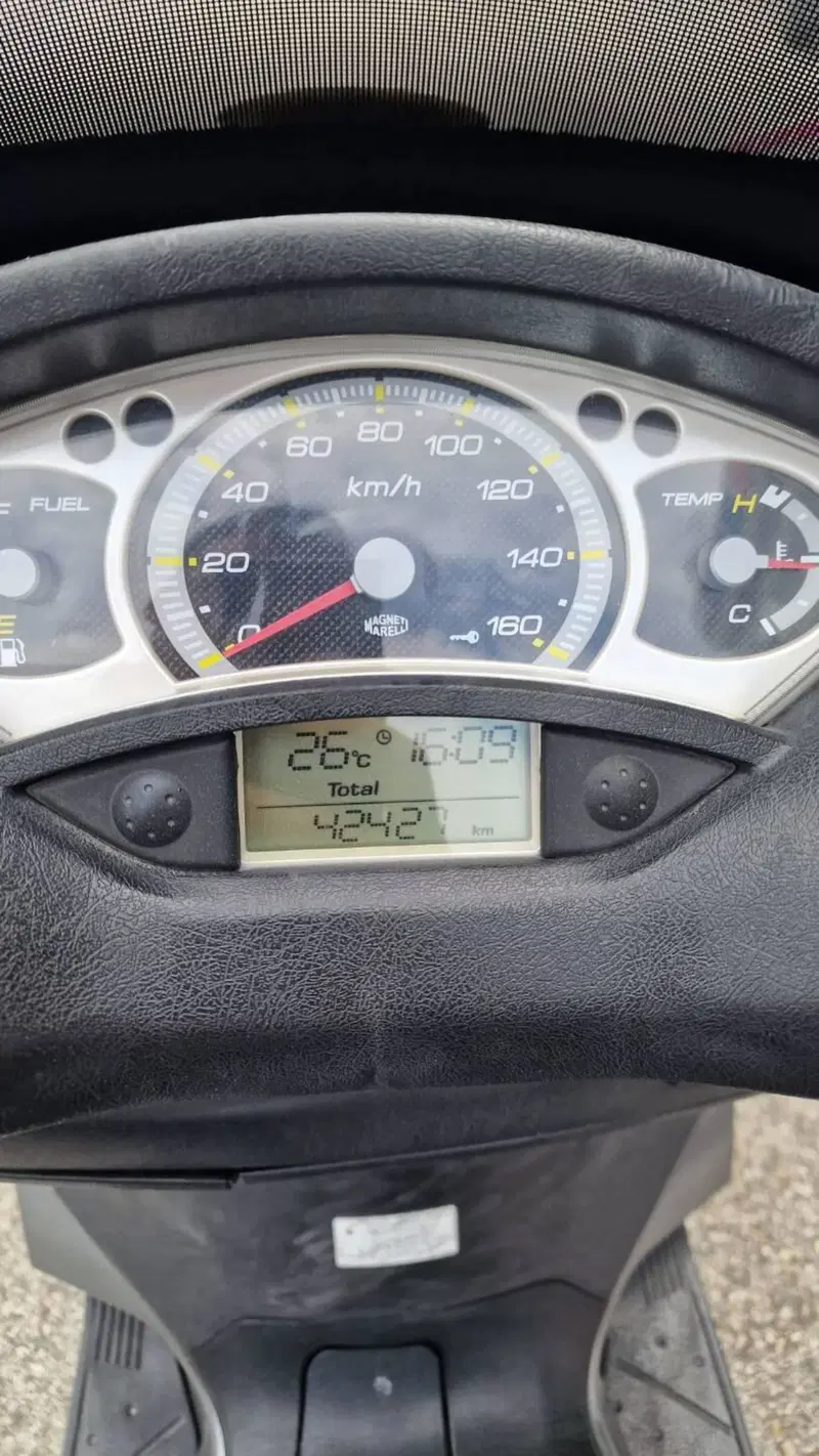 Yamaha X-Max 250 (2007 - 09) (6)