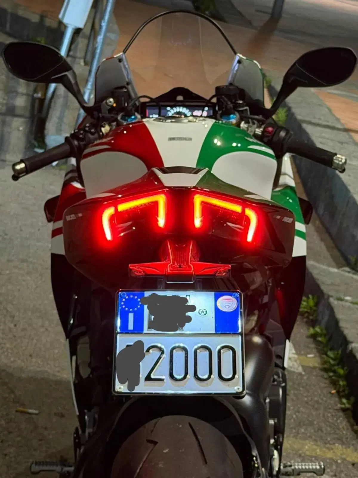 Ducati Panigale V4 Tricolore (2025 - 26) (5)