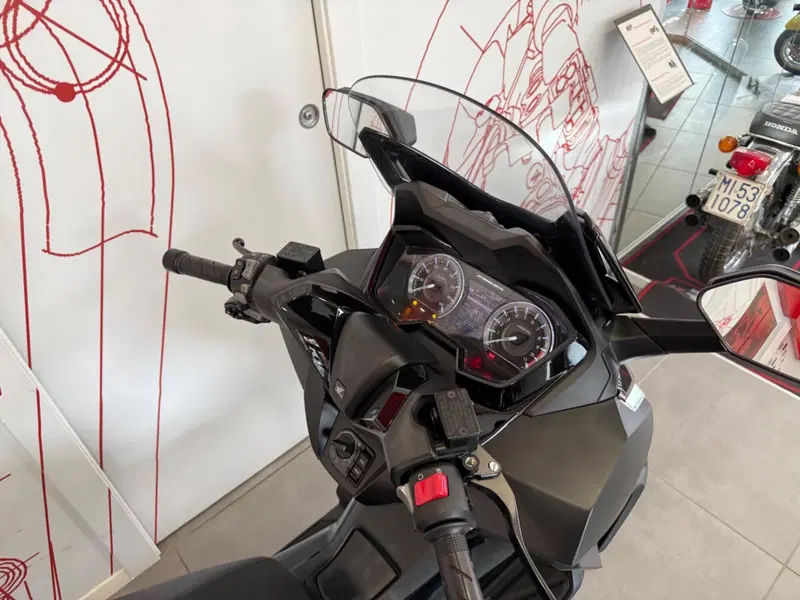 Honda Forza 350 (2022 - 24) (8)