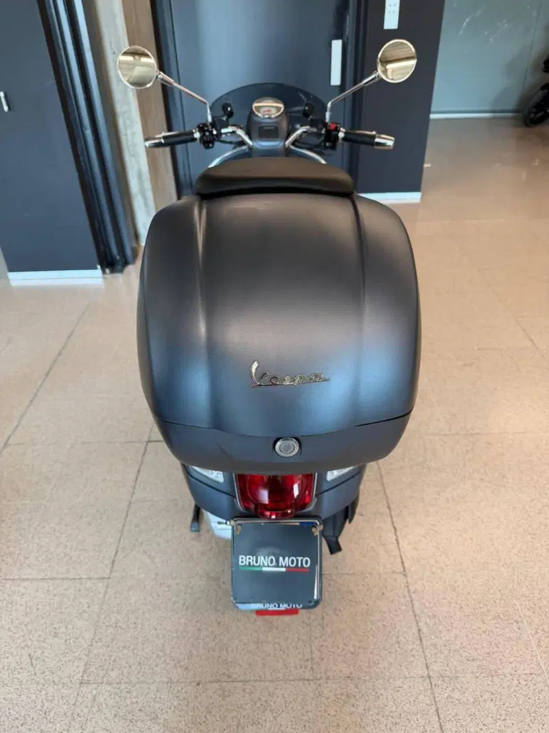 Vespa Sei Giorni 300 Hpe (2021 - 22) (2)