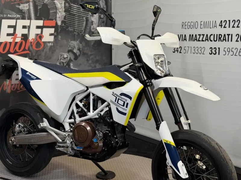 Husqvarna 701 Supermoto (2017 - 19) (2)