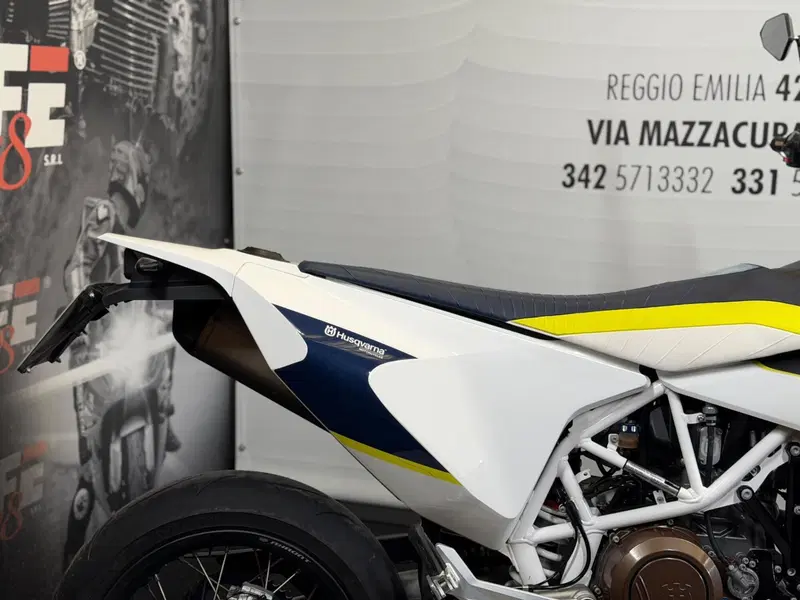 Husqvarna 701 Supermoto (2017 - 19) (3)