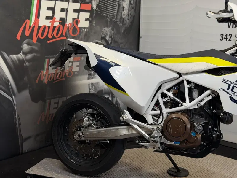 Husqvarna 701 Supermoto (2017 - 19) (4)