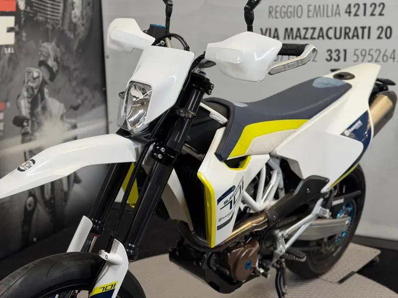 Husqvarna 701 Supermoto (2017 - 19) (6)