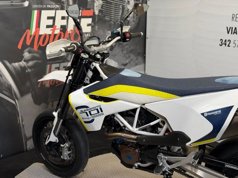 Husqvarna 701 Supermoto (2017 - 19) (8)
