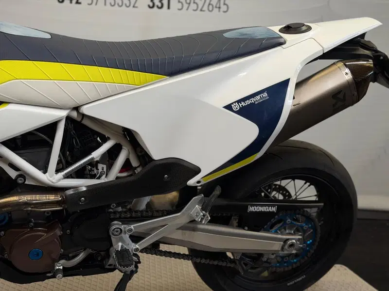 Husqvarna 701 Supermoto (2017 - 19) (10)