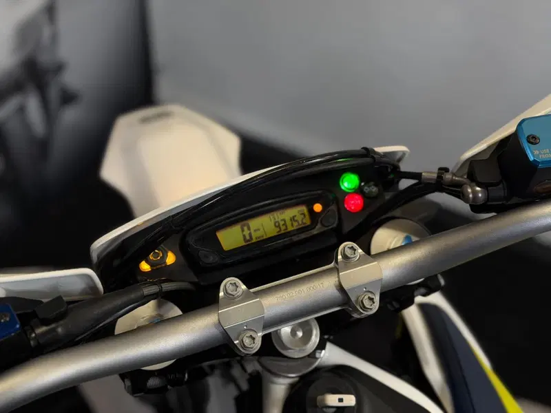 Husqvarna 701 Supermoto (2017 - 19) (13)