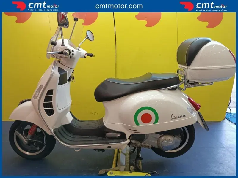Vespa GTS 300 Super (2008 - 16) (3)