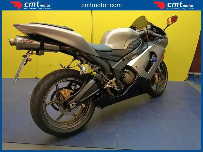 Kawasaki Ninja 636 ZX-6R (2005 - 06) (4)