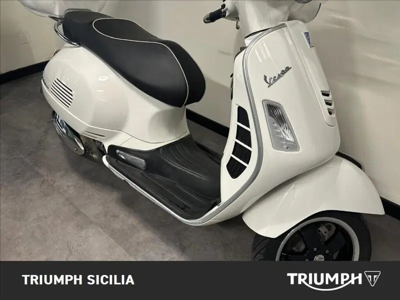 Vespa GTS 300 (2017 - 18) (4)
