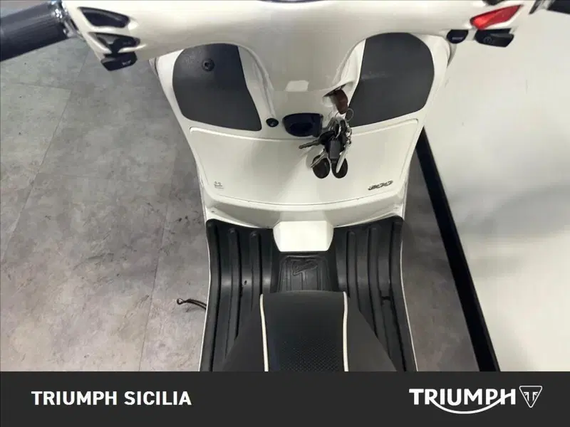 Vespa GTS 300 (2017 - 18) (12)