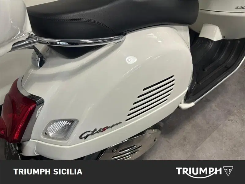 Vespa GTS 300 (2017 - 18) (3)