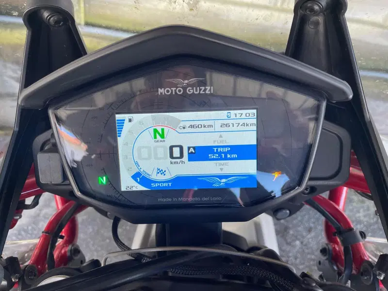 Moto Guzzi V85 TT Evocative Graphics (2021 - 23) (4)