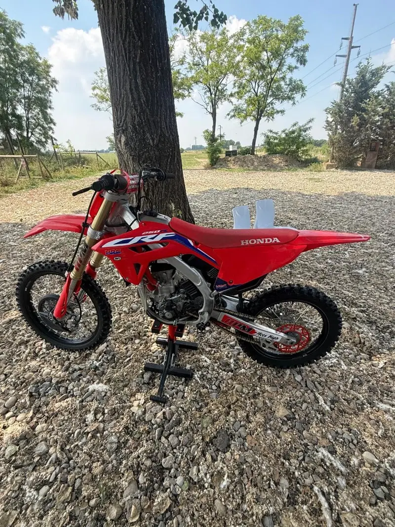 Honda CRF 250R (2022) (2)