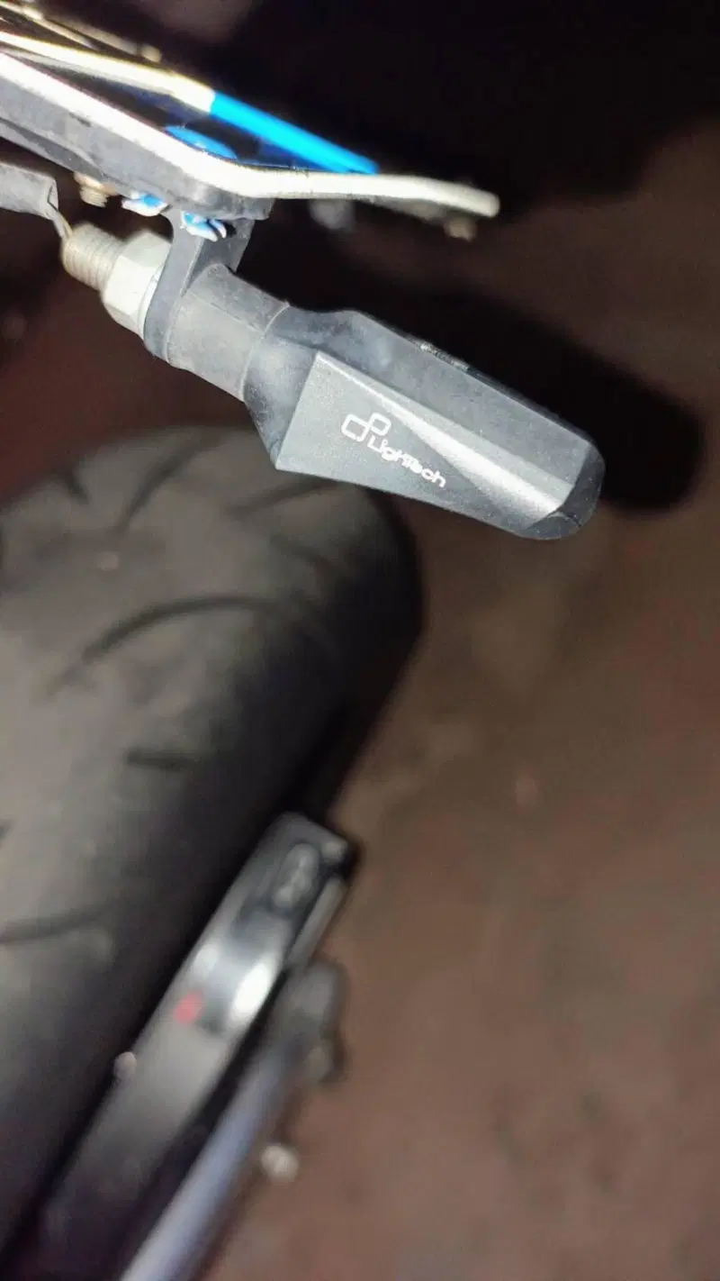Aprilia Tuono V4 RR (2017 - 18) (9)