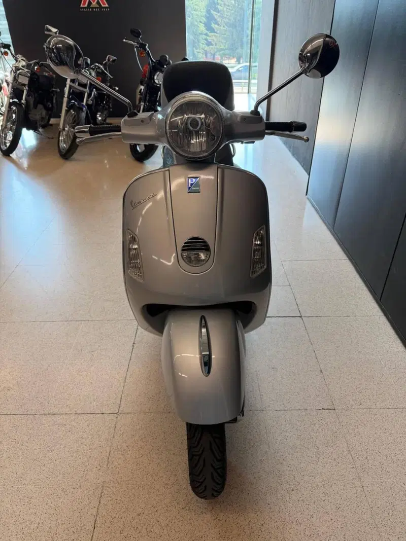 Vespa GTS 250 i.e. (2)
