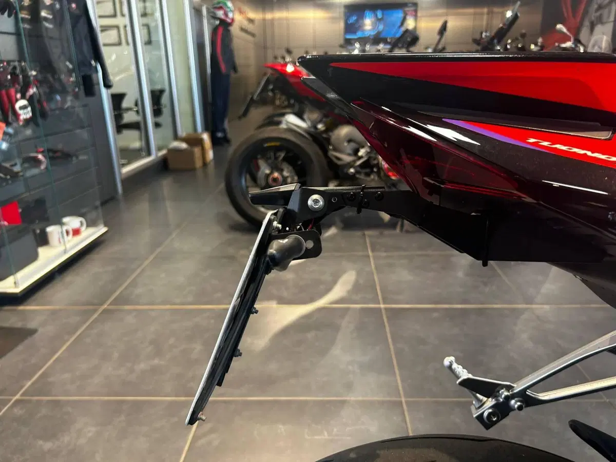 Aprilia Tuono 660 Factory (2022 - 24) (4)