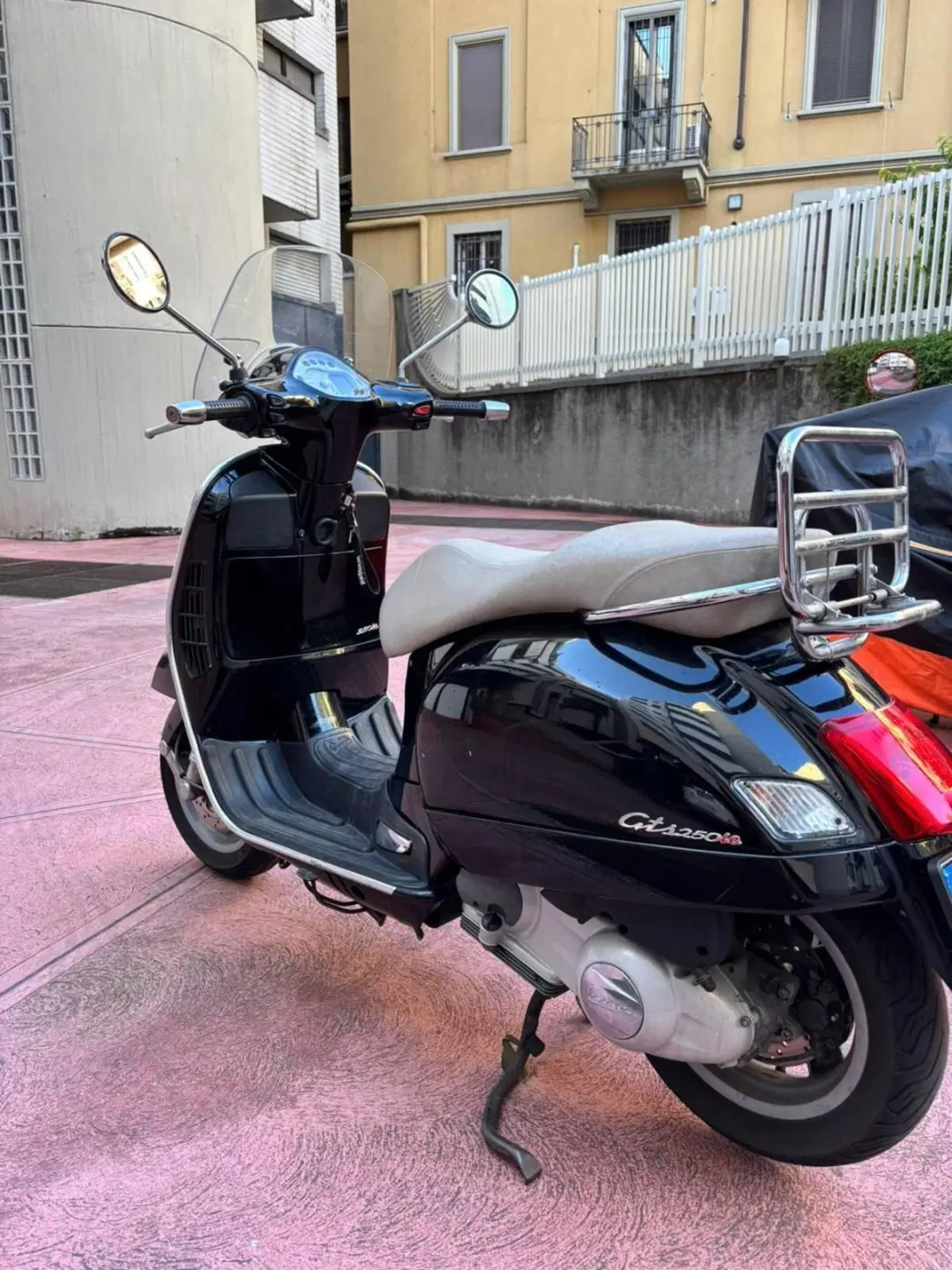 Piaggio Vespa 200 E