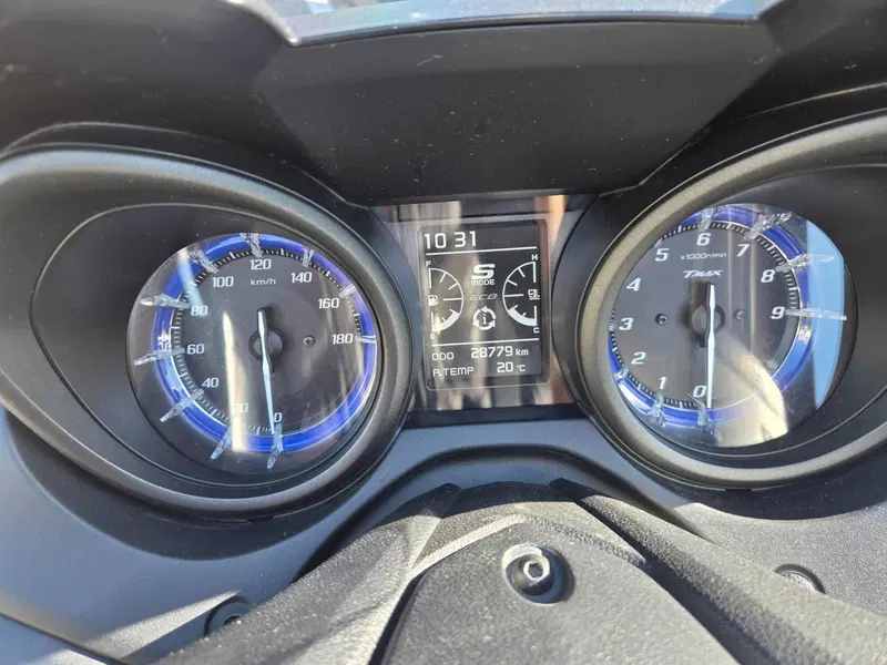 Yamaha T-Max 560 (2020 - 21) (3)