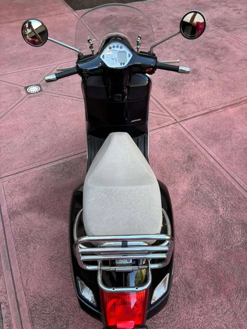 Piaggio Vespa 200 E (4)