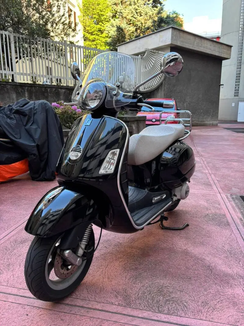 Piaggio Vespa 200 E (5)