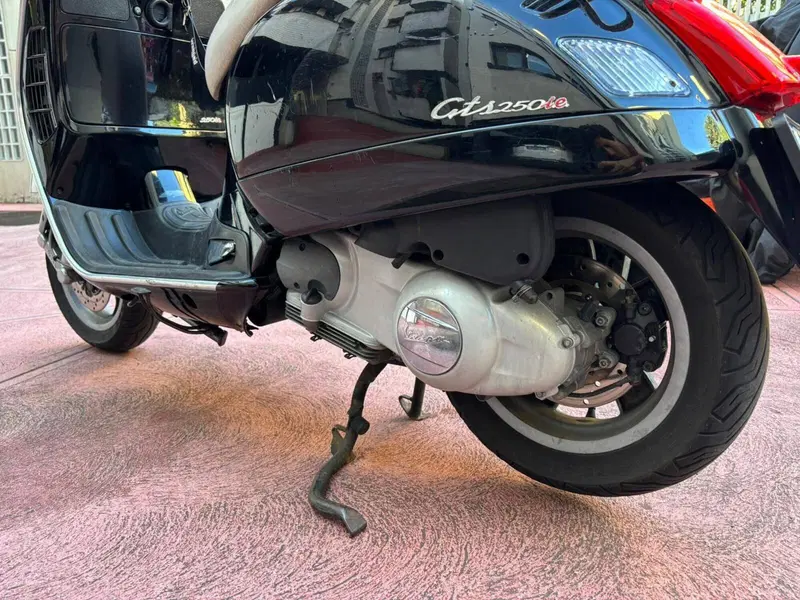 Piaggio Vespa 200 E (7)
