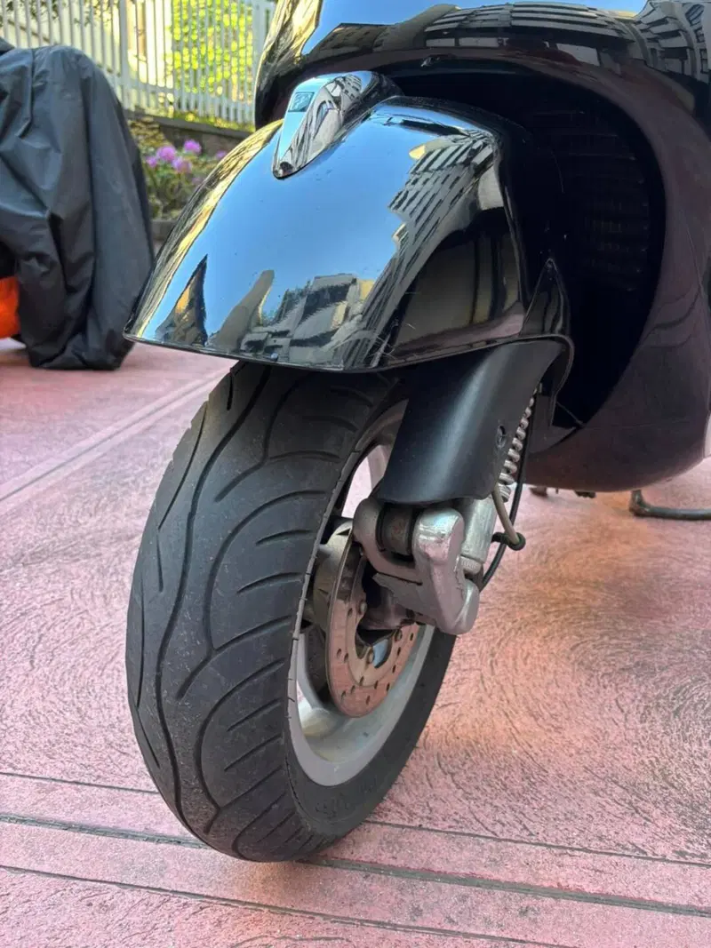 Piaggio Vespa 200 E (10)