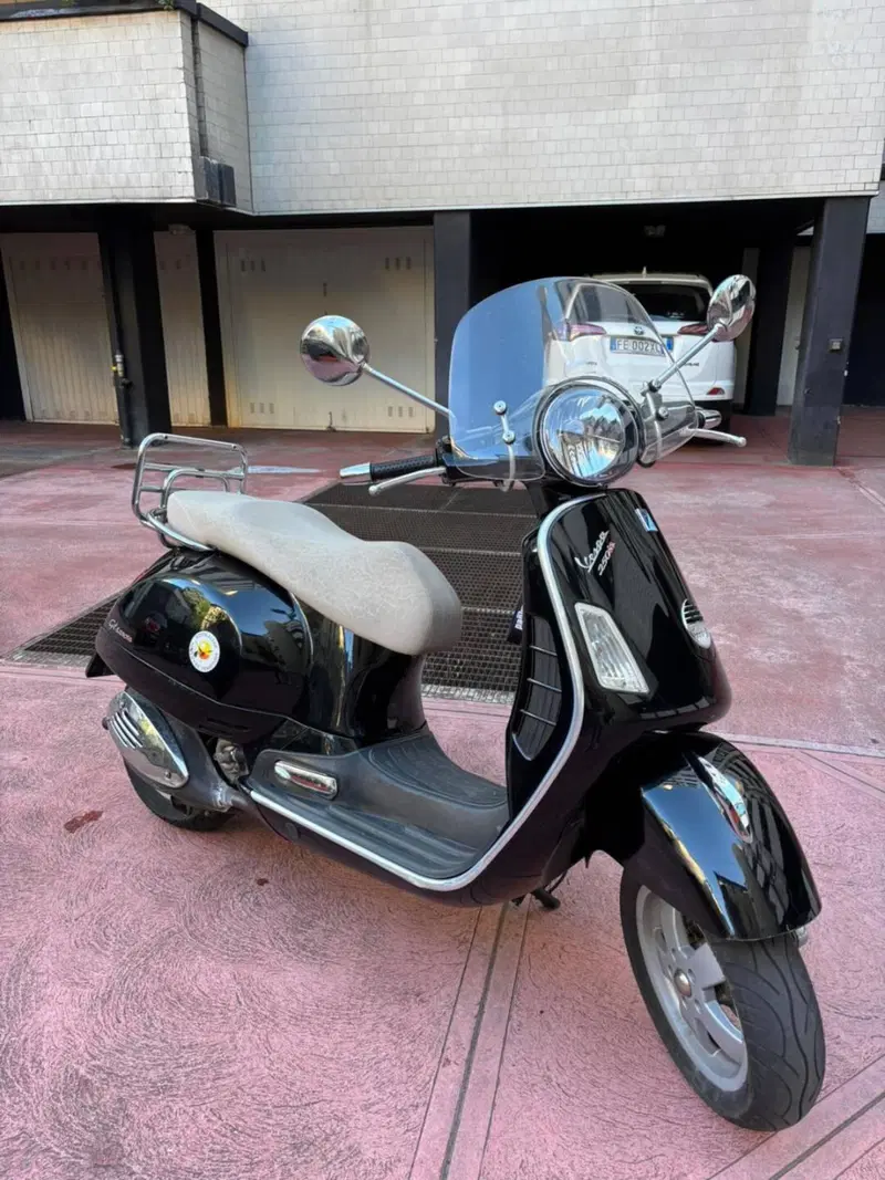 Piaggio Vespa 200 E (11)