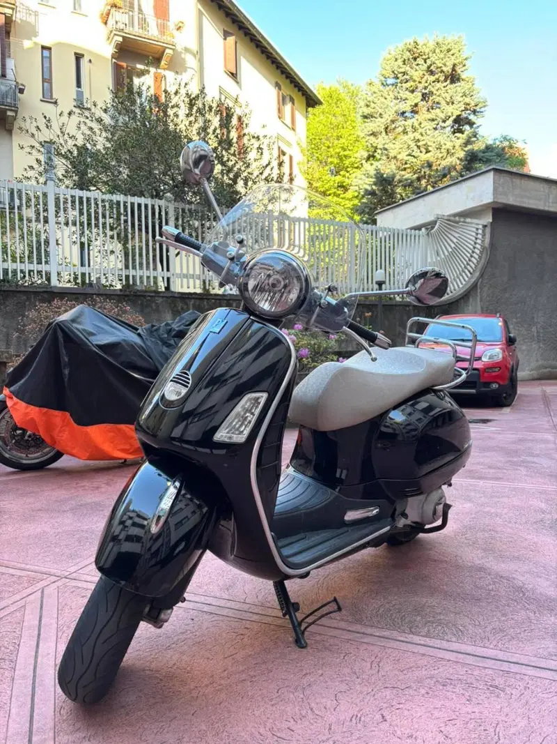 Piaggio Vespa 200 E (12)