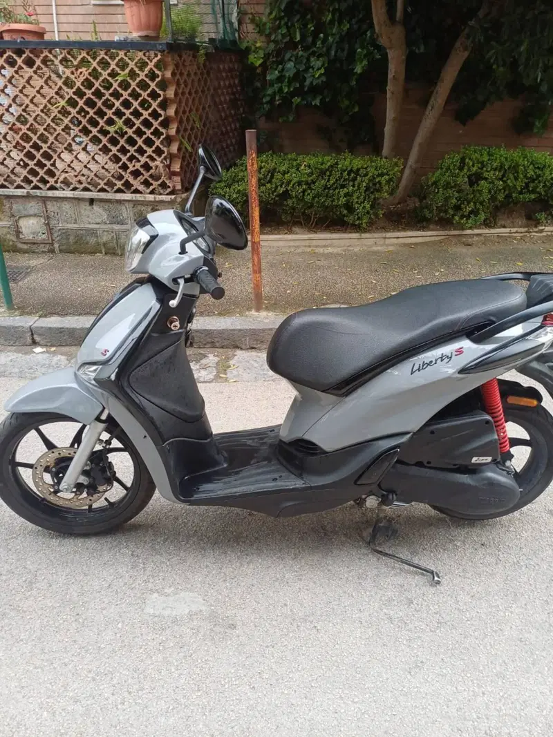 Piaggio Liberty 50 RST (2025 - 26) (2)