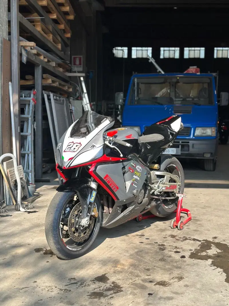 Honda CBR 600 RR (2003 - 04) (2)