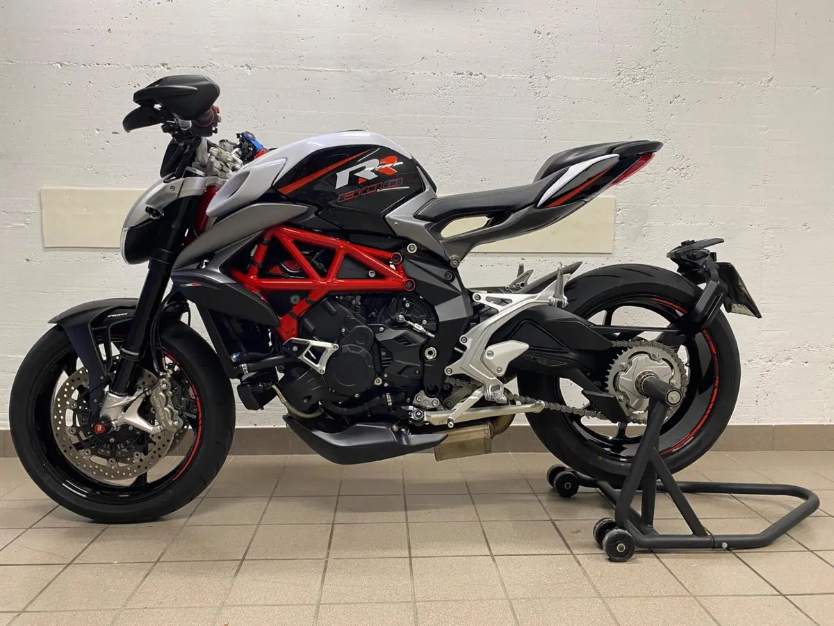 MV Agusta Brutale 800 RR (2017 - 20) (2)