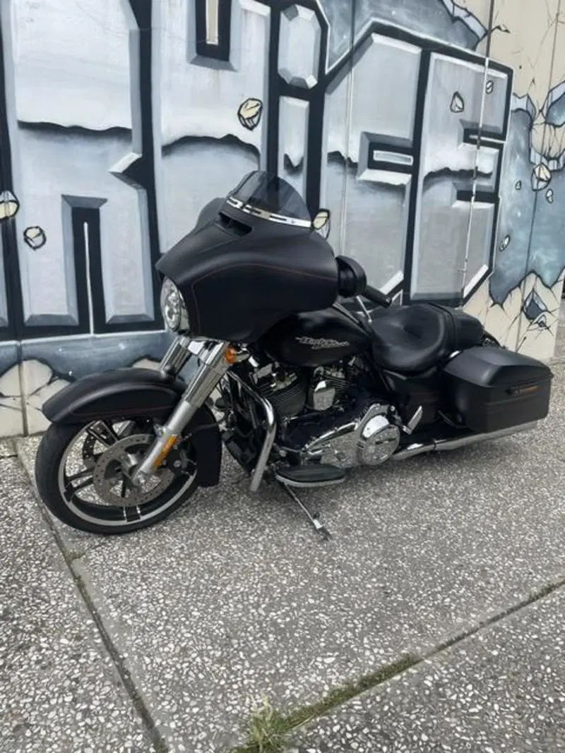 Harley-Davidson 107 Street Glide (2017 - 19) - FLHX (4)