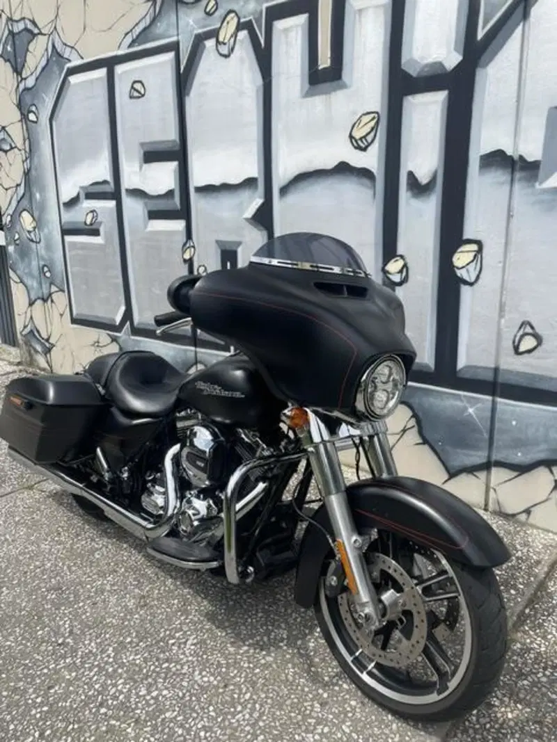 Harley-Davidson 107 Street Glide (2017 - 19) - FLHX (5)