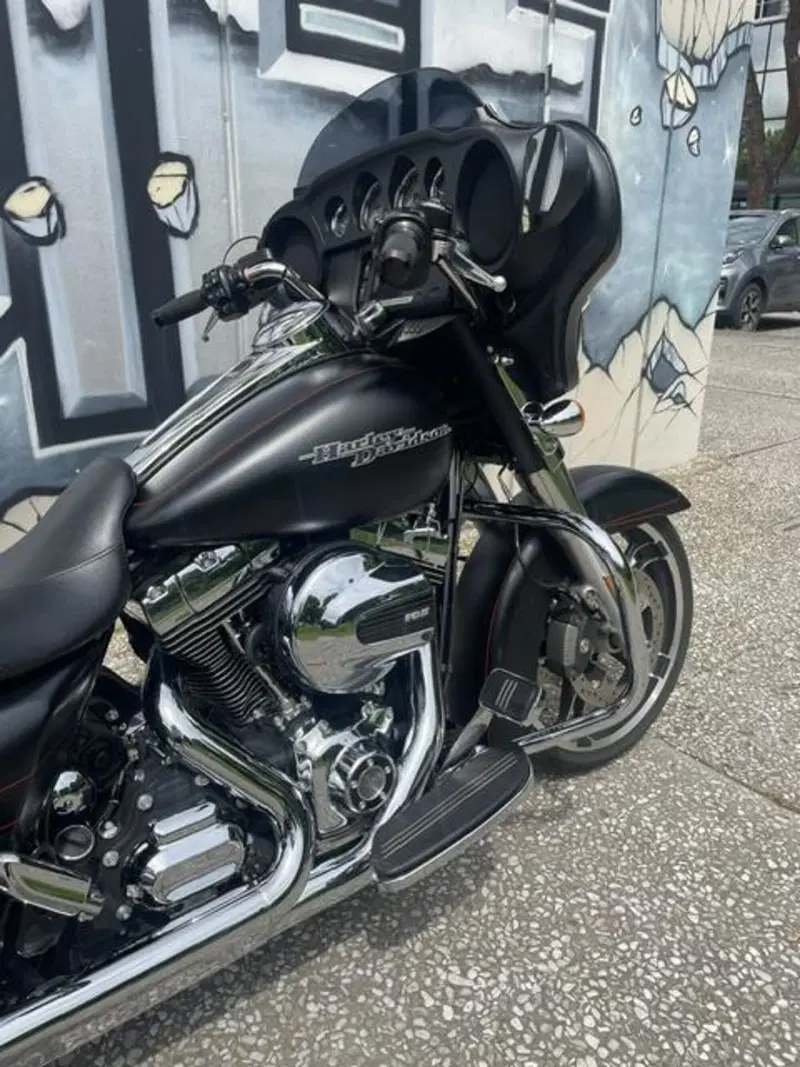 Harley-Davidson 107 Street Glide (2017 - 19) - FLHX (2)