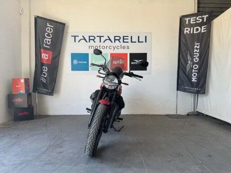 Moto Guzzi V7 Stone (2021 - 24)