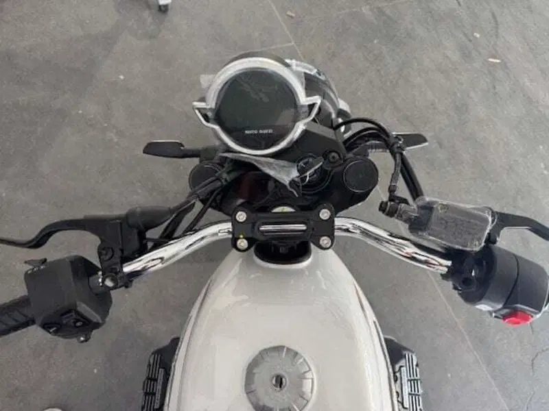 Moto Guzzi V7 Special (2025 - 26) (4)