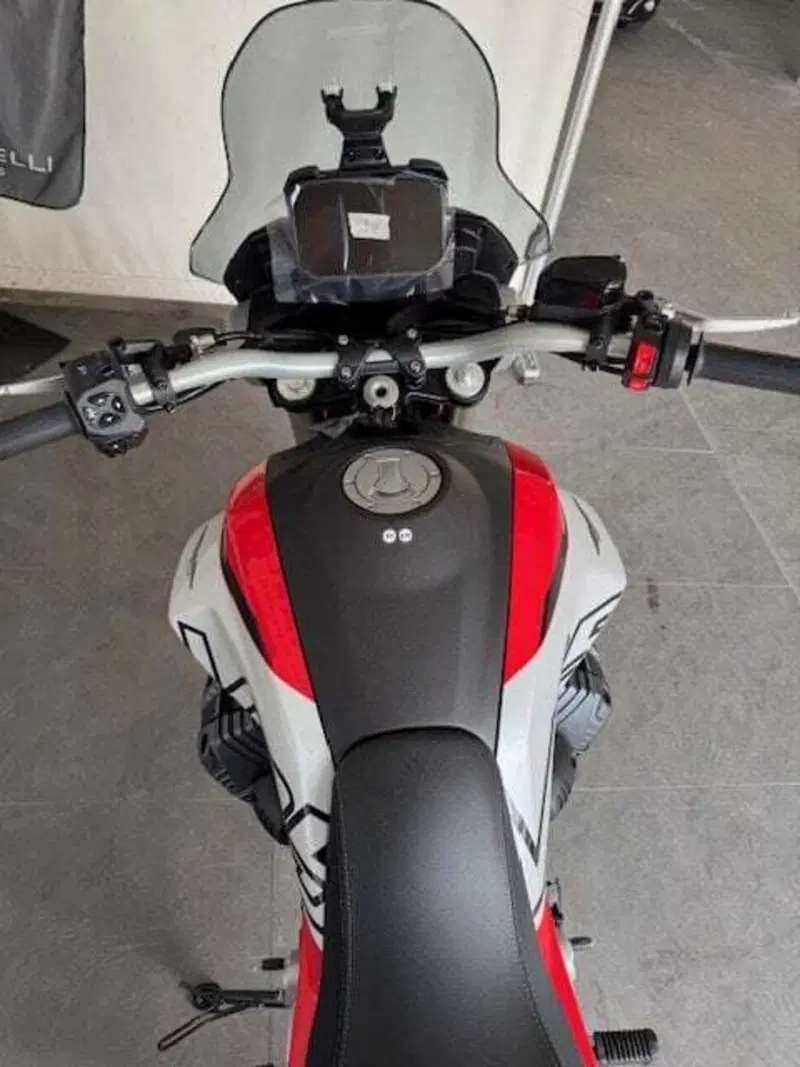 Moto Guzzi V85 TT (2024 - 26) (5)