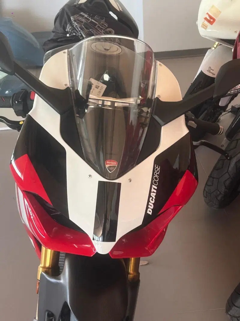 Ducati Panigale V2 Superquadro Final Edition (2024) (2)