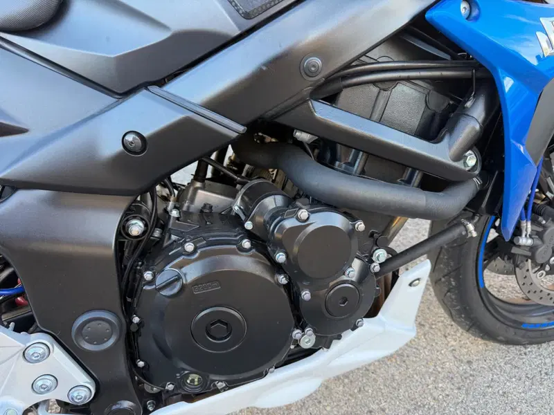 Suzuki GSR 750 Z ABS (2015 -16) (6)