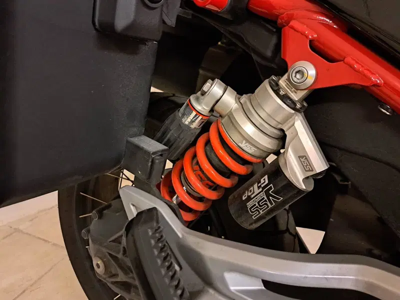 Moto Guzzi V85 TT Evocative Graphics (2021 - 23) (3)