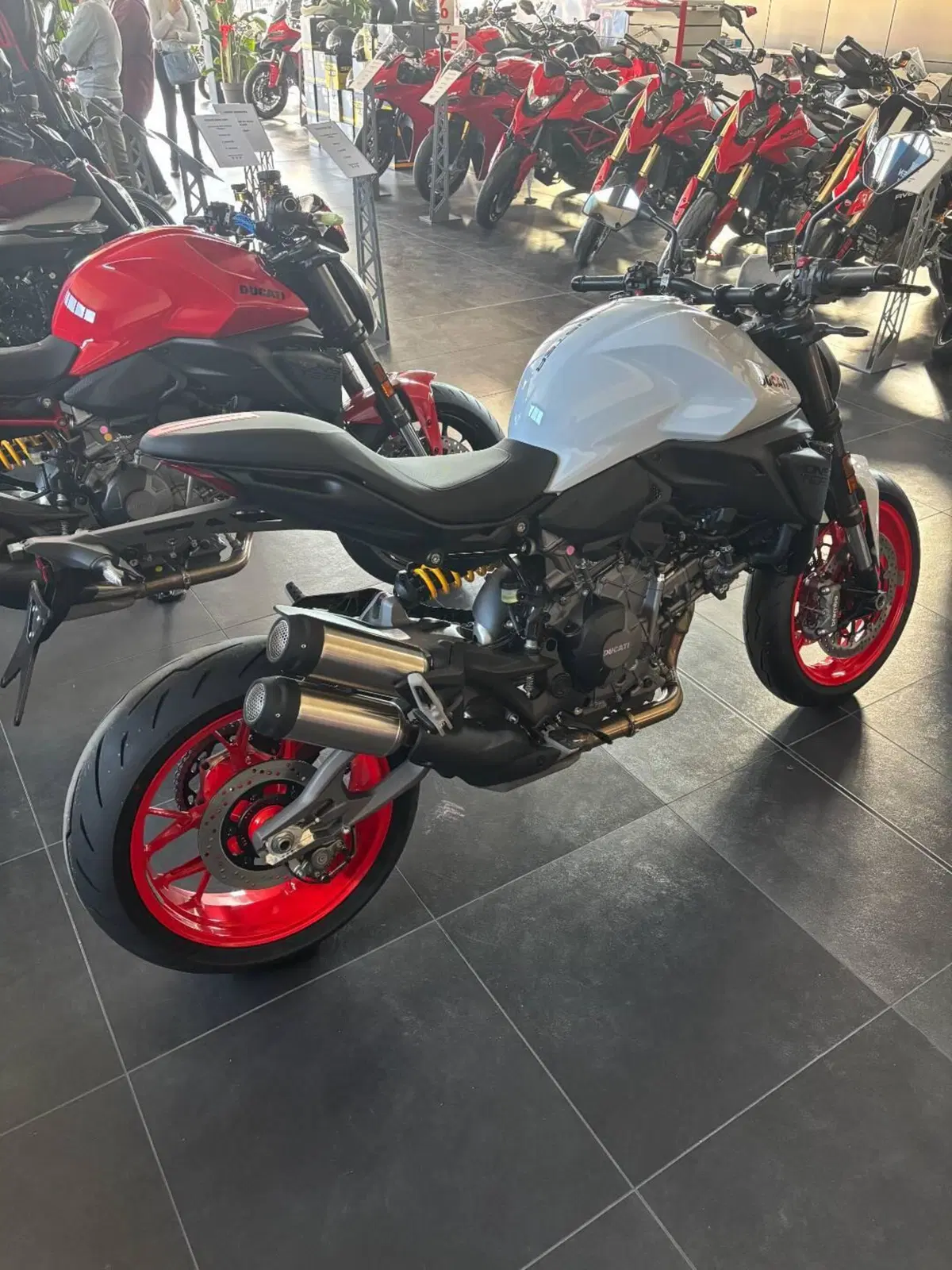 Ducati Monster 890 (2026) (2)