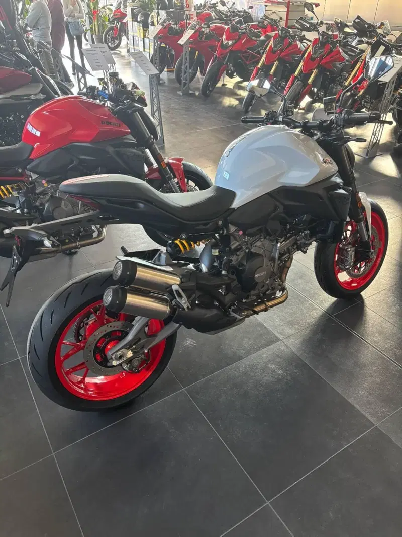 Ducati Monster 890 (2026) (2)